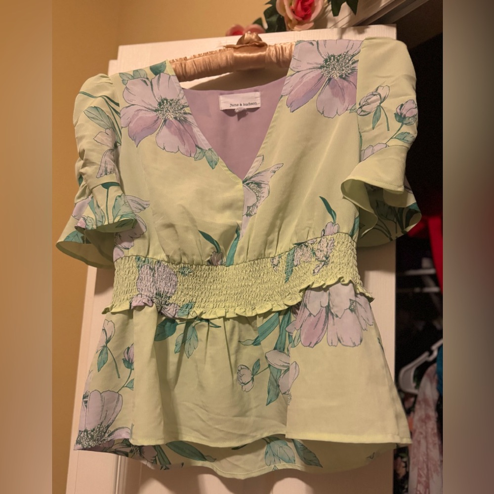 June and Hudson Top Medium